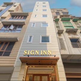 Hotel sign inn Few Steps From Golden Temple, hotel di Amritsar