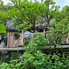 Balance Treehouse, hotel in Drumintee