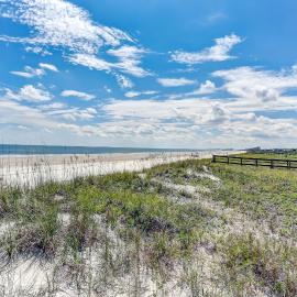 Ground Floor Beachfront Condo - Amelia By The Sea، فندق في فرناندينا بيتش