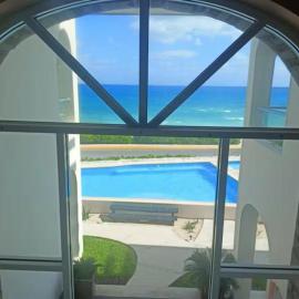 SEA-FRONT VILLA, Isla Mujeres! Stunning Sea Views!