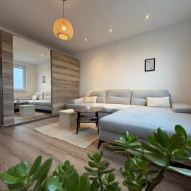 Štýlový oddychový byt s bezplatným parkovaním, hotel u gradu Prjevidza