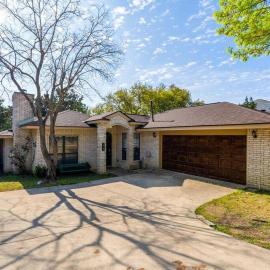 The Corniest Property in Texas ♥ 4 BR ♥ 1/4 Acre ♥, hotel en Helotes