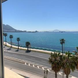 Apartamento junto al mar, con vistas Gibraltar, hotel in La Línea de la Concepción