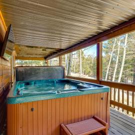 3 Mi to Angel Fire Resort! Quaint Apt on 2 Acres, מלון באיינג'ל פייר