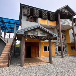 Private Home with Access to Beach Front -Krokrobite