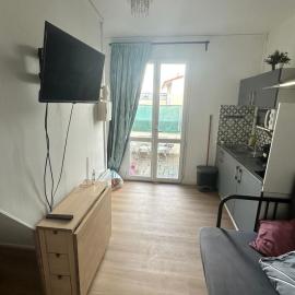 Paris - Metro à 5 minutes Studio ou 1 chambre, hotel in Aubervilliers
