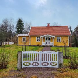 3 Bedroom Beautiful Home In Broaryd, ξενοδοχείο σε Broaryd