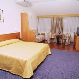 Hotel Serenella, ξενοδοχείο σε Gazzaniga