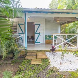 Le Curaçao, kaz dans jardin tropical avec piscine، فندق في بيتي-بور