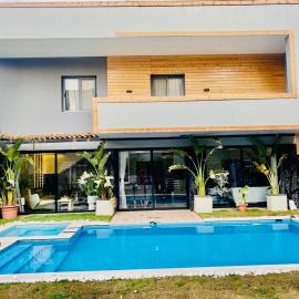Spacious Luxury 5BR Villa with Private Pool near GEM, hotel a Kafr Ghaţāţī