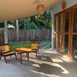 Into The Blue - Beach House, hotel in Unakuruwa