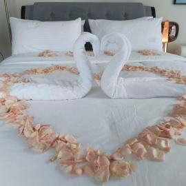120SQM 3Bedrooms with Balcony Facing Infinity Pool Manila Bay Sunset, Near Airports, OKADA, Solaire, MOA with Free Parking