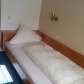 Landgasthof & Hotel "Merje", отель в городе Кройцталь
