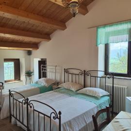 GrazieSole Agriturismo mattone upstairs e downstairs, hotel in Penna San Giovanni