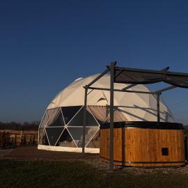 Glamping Bieszczady - Luksusowe Namioty Całoroczne z prywatnym jacuzzi, hotelli Uherce Mineralnessa