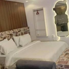 Mcangello apartments, хотел в Idimu
