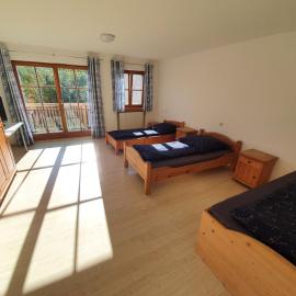 Ruhige Lage - USt ausweisbar - Netflix, YouTube premium - Waschmaschinen, Wäschetrockner, hotel in Otting