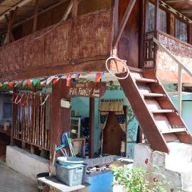 Fun Family Guest House n Jungle Tour, hotel in Bukit Lawang