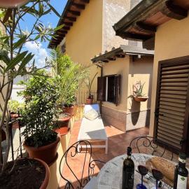 Gorgeous sunlit townhouse with terrace in medieval Pescia, Tuscany
