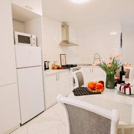 Scandi студія в ЖК Київський, hotel in Ternopil