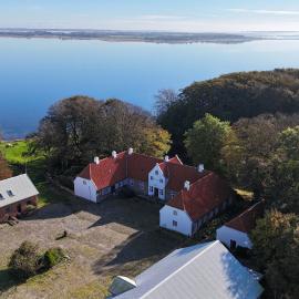 Apartment in historic manor by the Limfjord, hotel em Thyholm