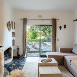 Luxury apartment with garden in Algarve, hotel in Porches