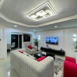Stylish, spacious 1BR on Admiralty Lekki، فندق في Maroko