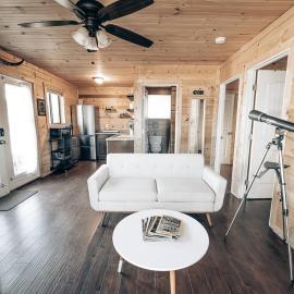 Cozy Cub Cabin, Wilderness Retreat Williams AZ near Grand Canyon, Fire pit, hotel en Williams