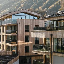 Lärchenlodge SkySpa and Rooftop Pool inklusive Stubai SuperCard, hotel u gradu 'Fulpmes'