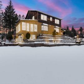 The Mahogany House near Mt Snow Hot Tub Pool