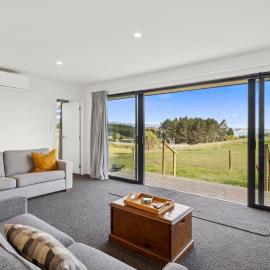 Seabreeze Lookout - Moeraki Holiday Home, hotel a Moeraki