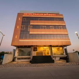 Hotel Pragya Paradise, hotell i Indore