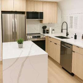Capitol Hill 2BR with Free Parking, Private Balcony, Walk to Subway