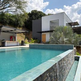 Luxury estate in San Jerónimo with infinity pool – hotel w mieście San Jerónimo