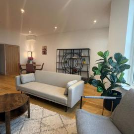 Luxury Ground Floor Seaview 2 Bedroom Apartment, hotel in Worthing