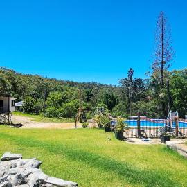 The Hidden Gem - Sunshine Coast, hotel in Landsborough