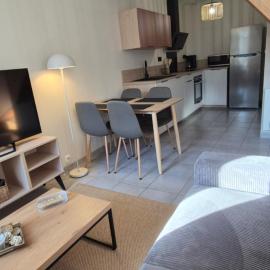 Maison rénovée avec stationnement privatif