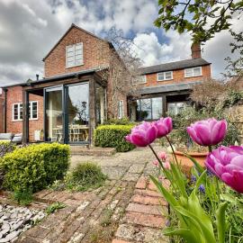 Mayflower Cottage - 4 Bedrooms, Uppingham Town Centre by Belmont Places