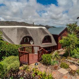 Stunning Glencairn home close to beach