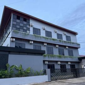 1 Big House Syariah Padang, hotelli kohteessa Padang