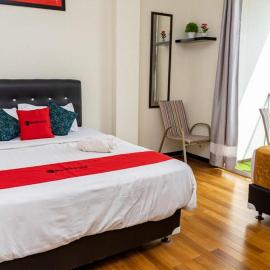 RedDoorz near Setrasari Mall 4, хотел в Бандунг