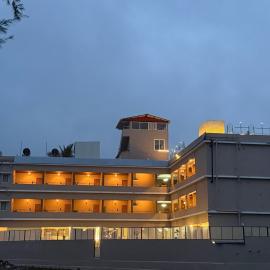 Beyond Inn Hotels & Resorts ECR、Kūvattūrのホテル