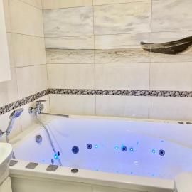 Jacuzzi With light Nauki Avene – hotel w Charkowie