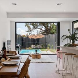 Poolside Luxury Villa - Solar Pool Beach 3min, hotel in Mornington