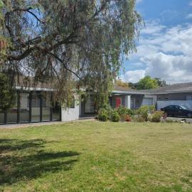 Lyronne Guest house, Shuttle and Tours
