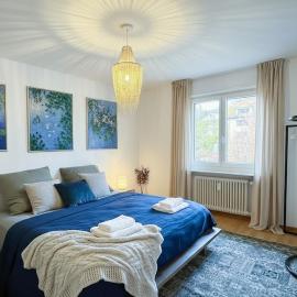 Cozy Spacious Apartment near Zurich City with Balcony & Free Parking, hotel u gradu Oberengstringen