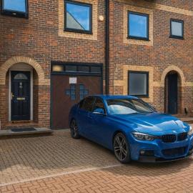 Iron House - 4 Bedroom - Contractors & Families - Free Parking - Near Excel, Canary Wharf, O2, City Airport & Greenwich, hotel in London