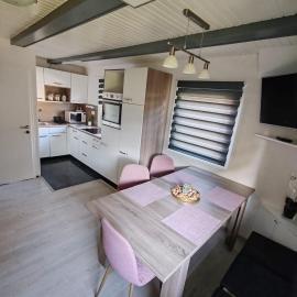 EMIA Family House Čatež، فندق في برجيتسي