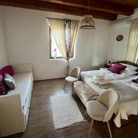 Hármaspuszta Vendégház, hotel in Fülöpszállás