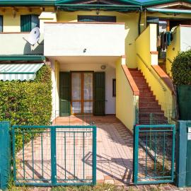 Family flat with two private courtyards
